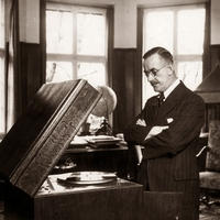 Thomas Mann amb un gramòfon